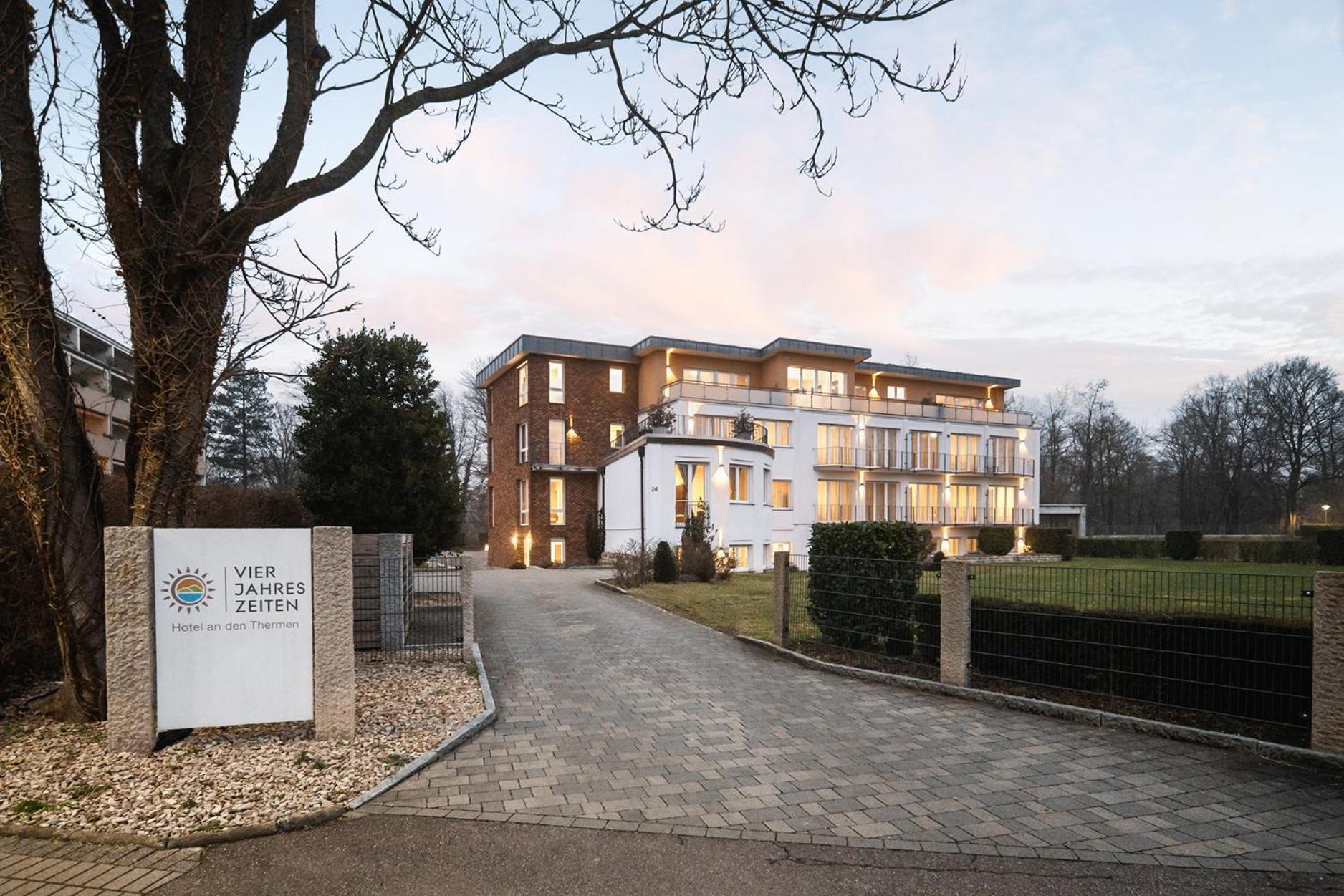 Hotel Vier Jahreszeiten An Der Therme & Kliniken Bad Krozingen Naehe Freiburg & Schwarzwald Ideal Fuer Wellness Kur & Business Ausfluege 24H Check In- Wlan & Parken Gratis Exteriér fotografie